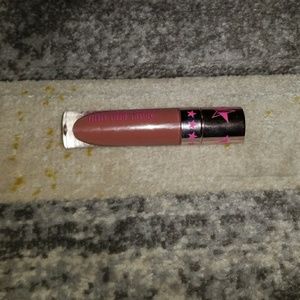 Jeffree star liquid matte in color"family jewels"